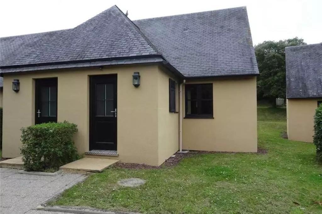 Cottage Anadwen Au Pied Du Lac Au Duc Et Son Golf Ploermel Exterior photo